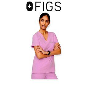 FIGS Technical Collection Catarina One-Pocket Scrub Top in Lavender size M